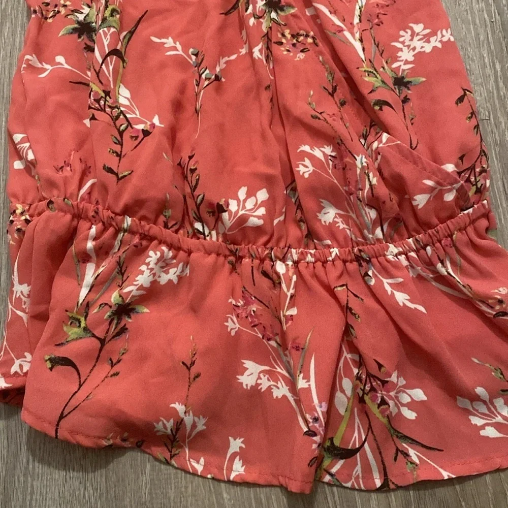 Soho NY & Company blouse Size S Floral Pink. 1st pic is front 3rd pic is back - Picture 4 of 7